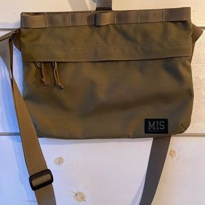 MIS made in California, USA padded messenger bag Olive Green